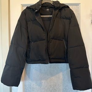 Alo yoga cropped hooded puffer jacket